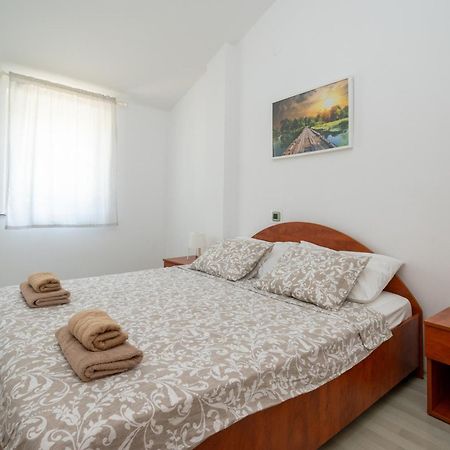 Apartments With A Parking Space Mandre, Pag - 16836 Екстер'єр фото
